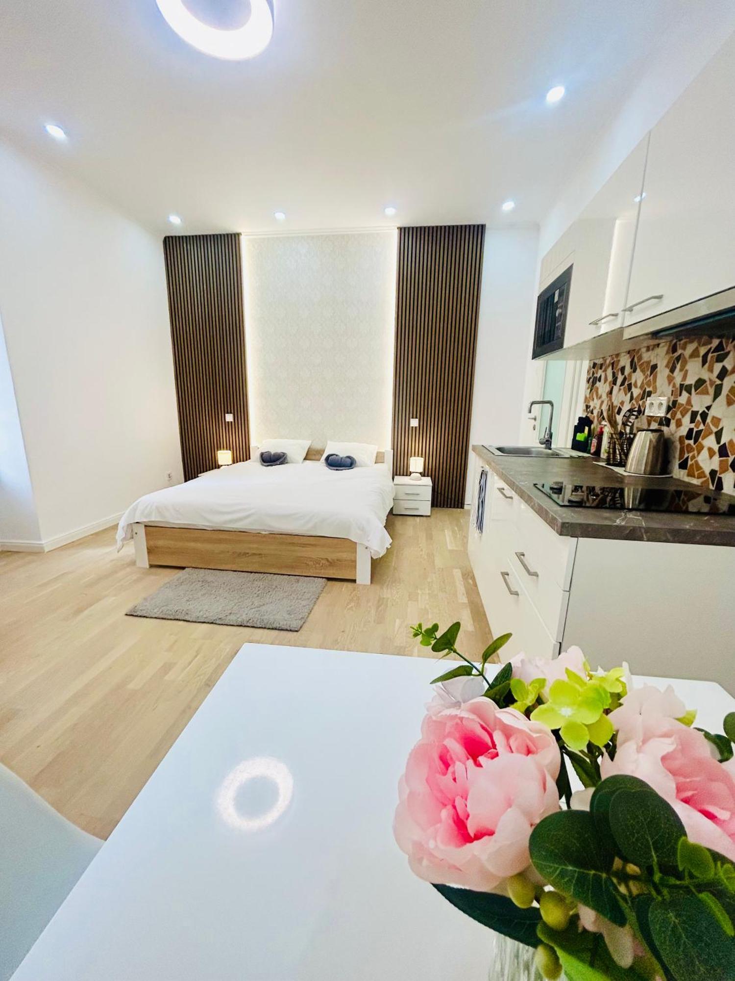 New Design & Style Apartments 50M From Wenceslas Square Prague Exterior photo